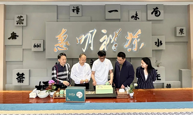 福慧卷首语丨盛夏，斟一盏禅茶，感受清凉人生